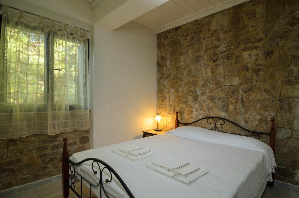 Maria Elena Villas Néos Marmarás Quarto foto