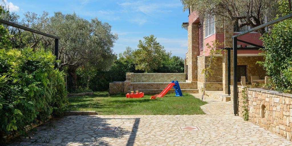 Maria Elena Villas Néos Marmarás Quarto foto