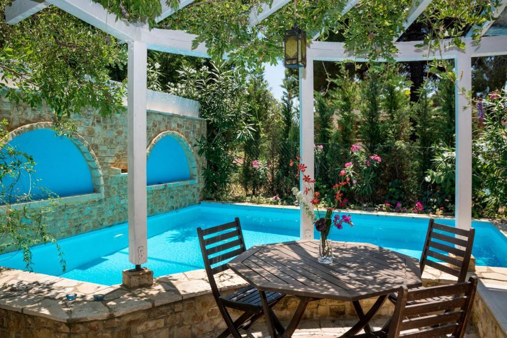 Maria Elena Villas Néos Marmarás Quarto foto
